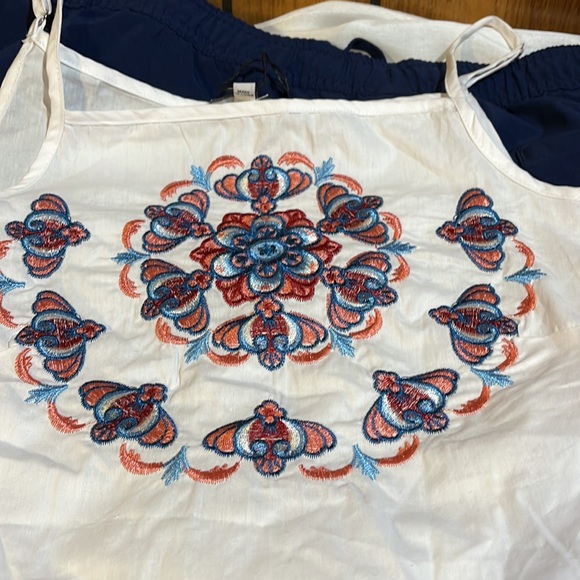 NWT Vivid 1824 open shoulder peasant top with embroidery, size XL - Picture 3 of 5